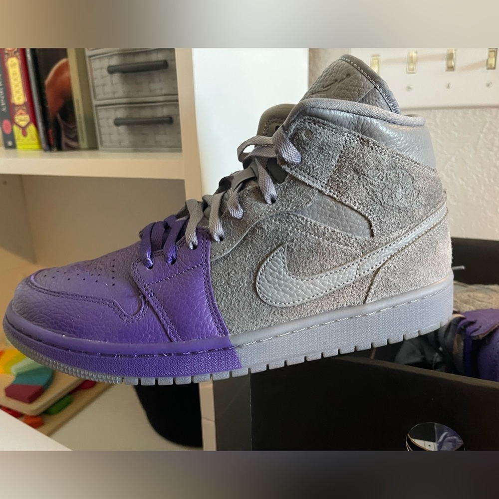 Jordan 1 Mid SE Women’s 10.5 men’s 9